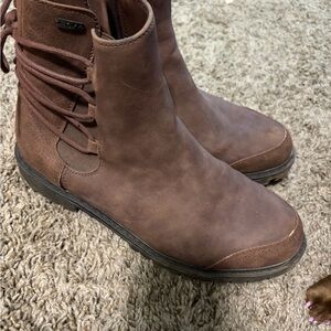 Roxy Brown Ankle Boots